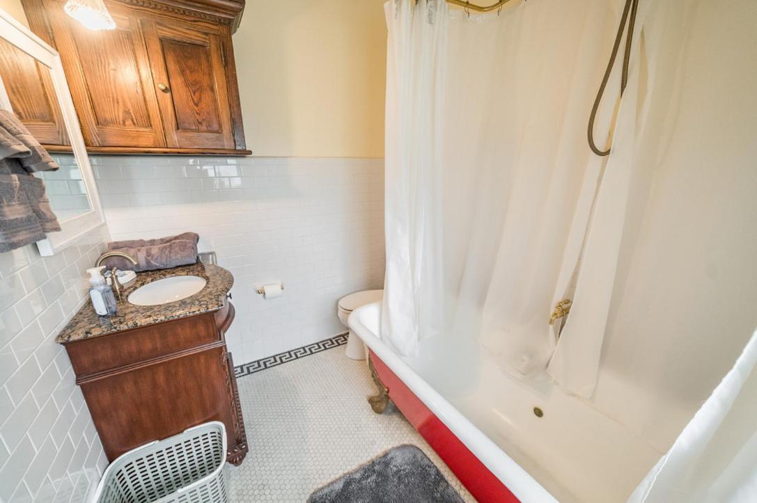 One Of These Nights - King Sized Bed - Sleeps 2 Hotel Lynchburg Kültér fotó