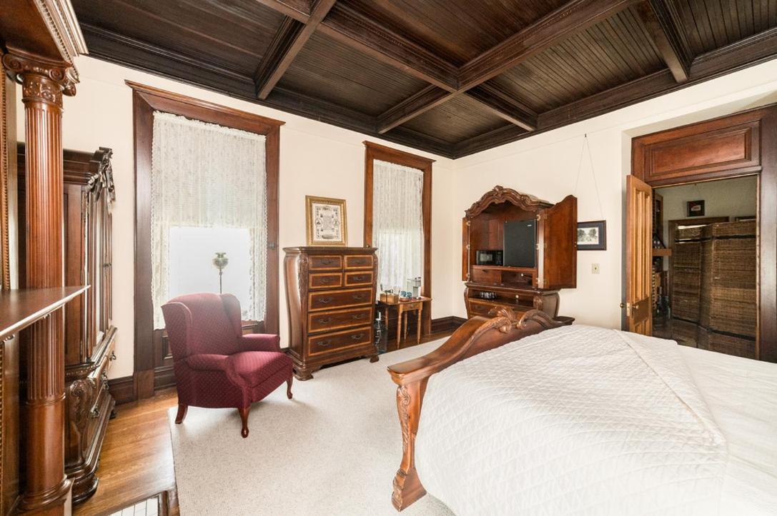 One Of These Nights - King Sized Bed - Sleeps 2 Hotel Lynchburg Kültér fotó