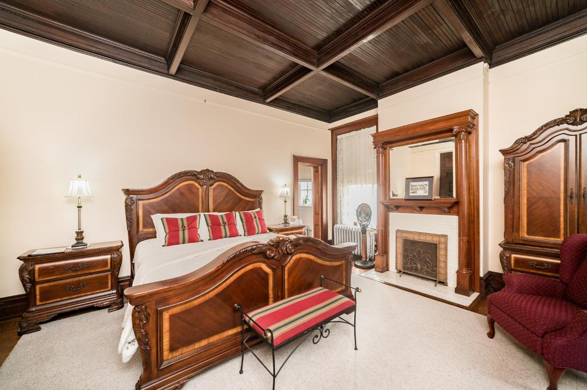One Of These Nights - King Sized Bed - Sleeps 2 Hotel Lynchburg Kültér fotó